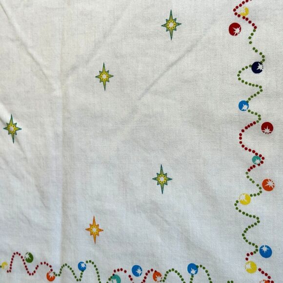 Fiesta Holiday Gatherings Tablecloth 59" x 82" Christmas Festive Trees Red Green - Picture 3 of 7